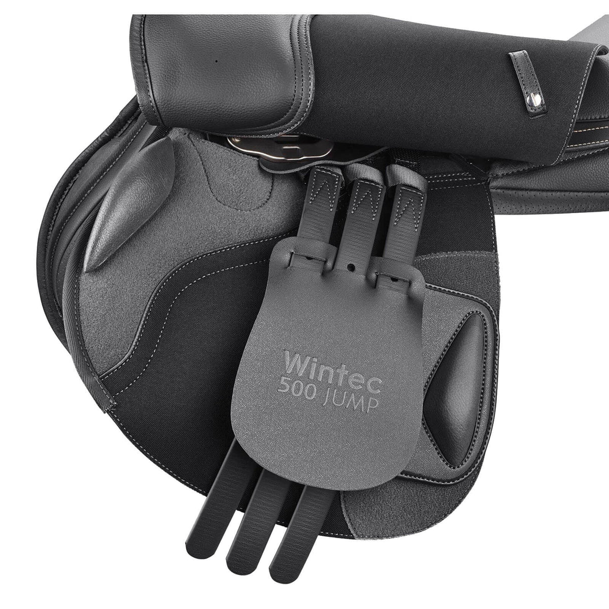 Wintec Sattel 500 Springsattel, Schwarz, Detailaufnahme am Pferderücken.
