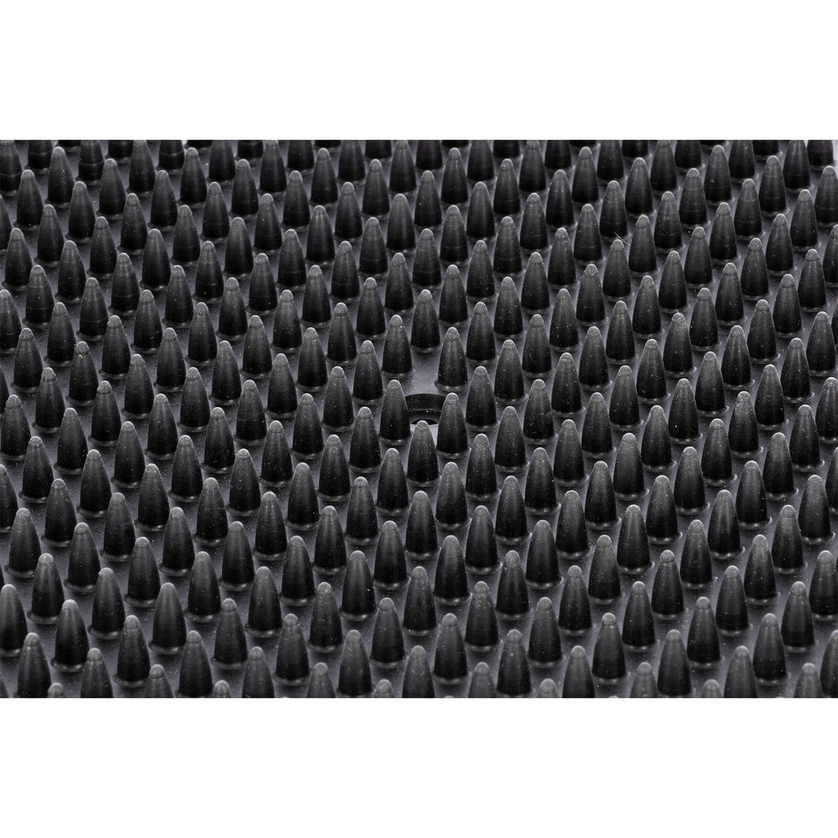 KERBL Kratzmatte Gummimatte, schwarz, Detailaufnahme der Noppenstruktur.