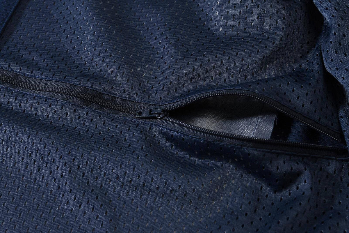 Covalliero Jacke Herren Windbreaker Herrenjacke, Dunkelblau, Detailaufnahme des Reißverschlusses.