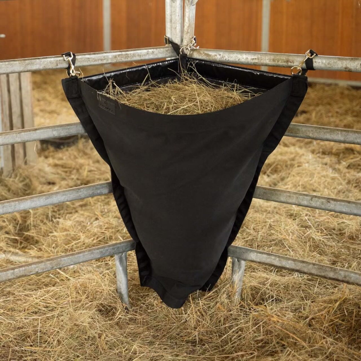 Torba na siano do narożnika siatka na siano