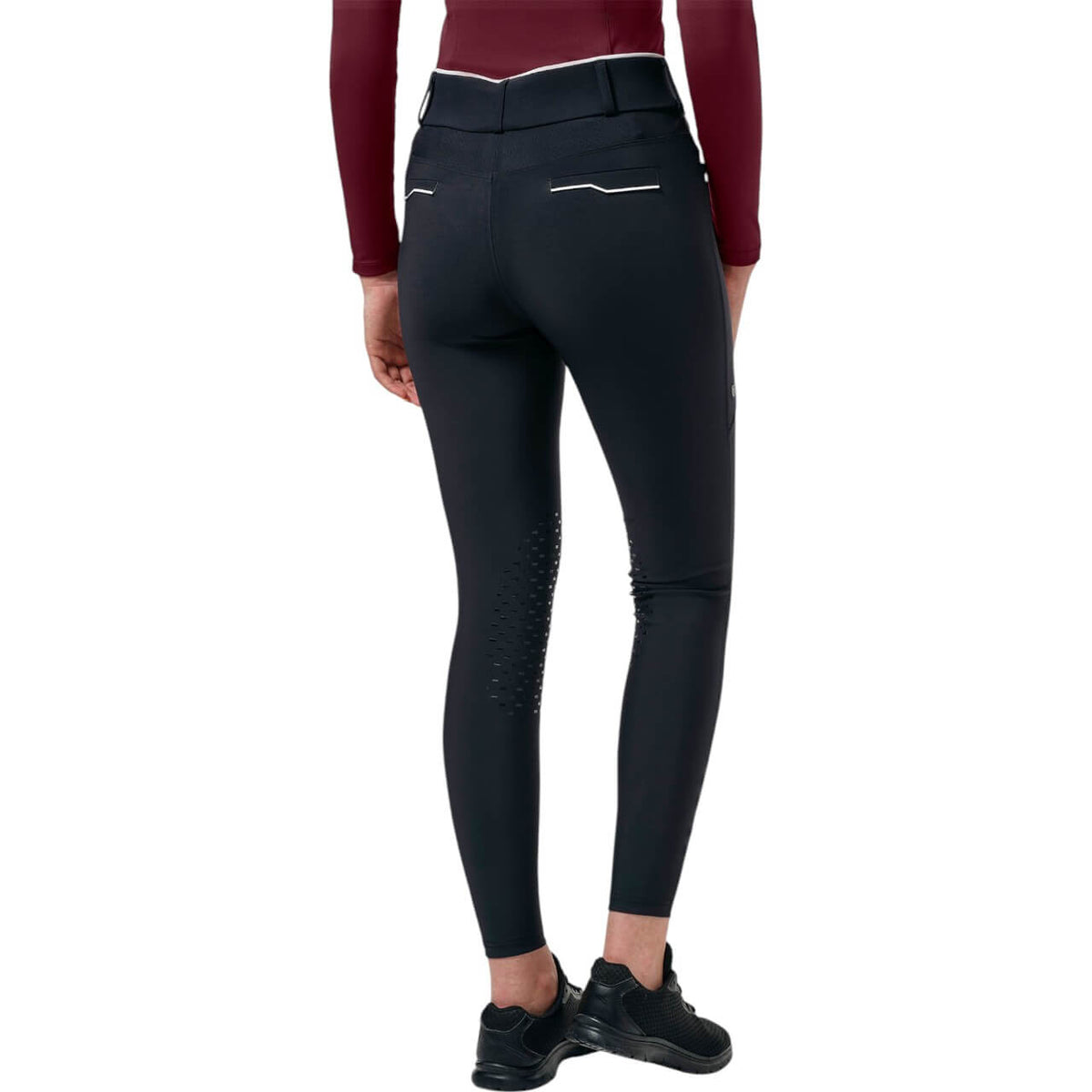 Equestrian Stockholm Reithose Damen Knee-Grip Airflow Luxe Damenreithose, Schwarz, an Person getragen.