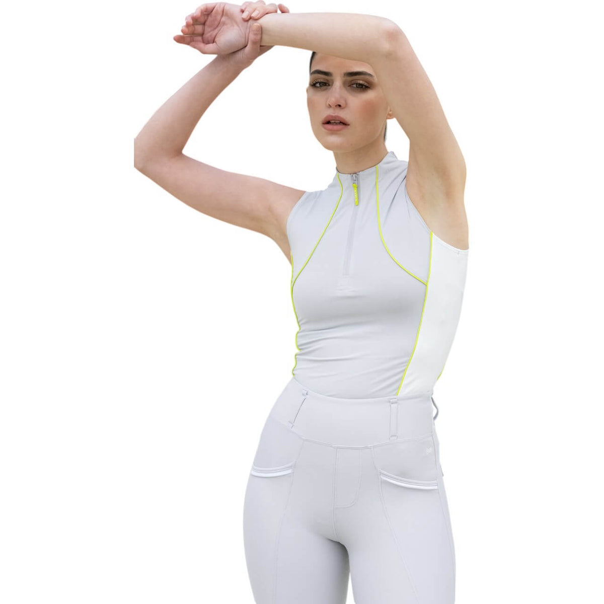 Maximilian Equestrian Top Damen Sleeveless Contrast Baselayer, Pale Grey, Person trägt das Top.