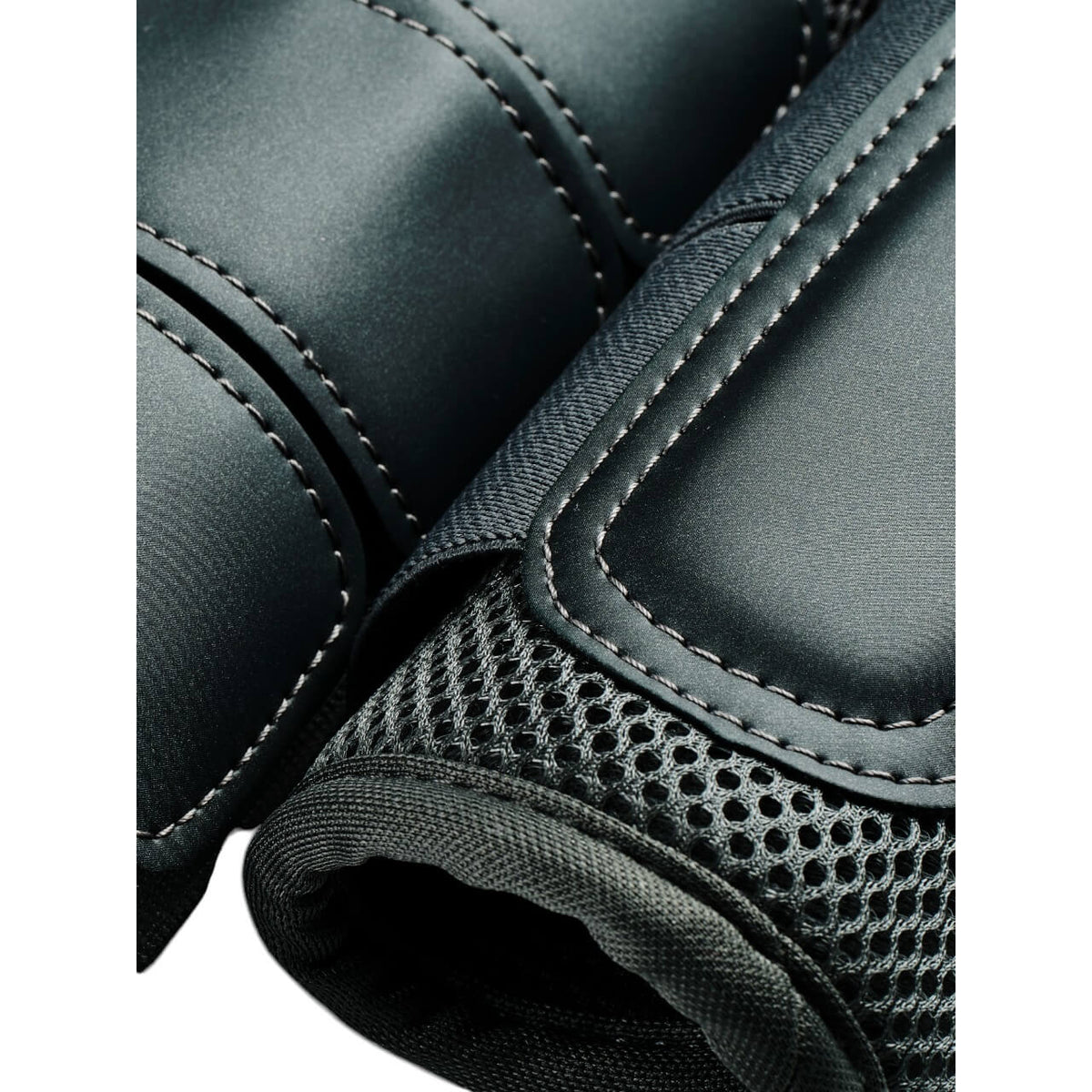 Equestrian Stockholm Dressurgamaschen Mesh Avenue Green Gamaschen, Avenue Green, Detailaufnahme.