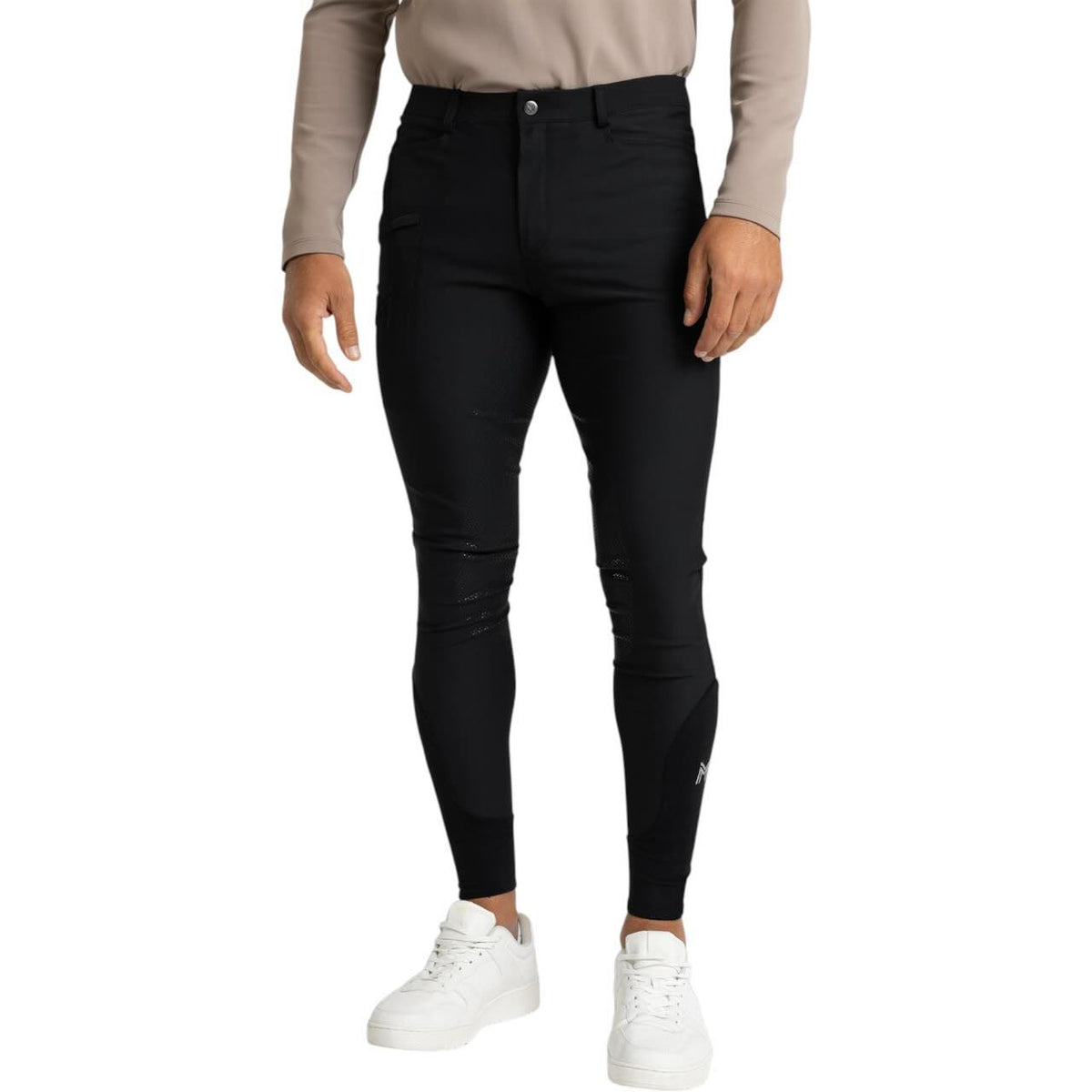 Maximilian Equestrian Reithose Herren Full-Grip Winter Motion Hose, Black, am Modell getragen.