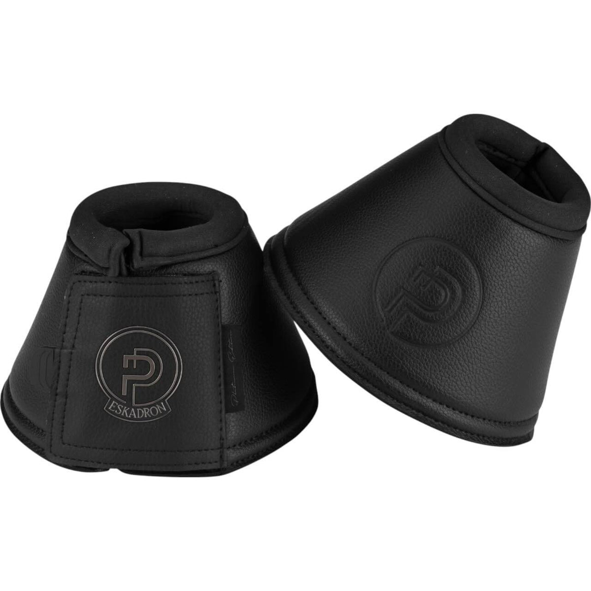 Eskadron Hufglocken Faux Leather Platinum 2025 Sprungglocken, Black, Paar auf weißem Hintergrund.
