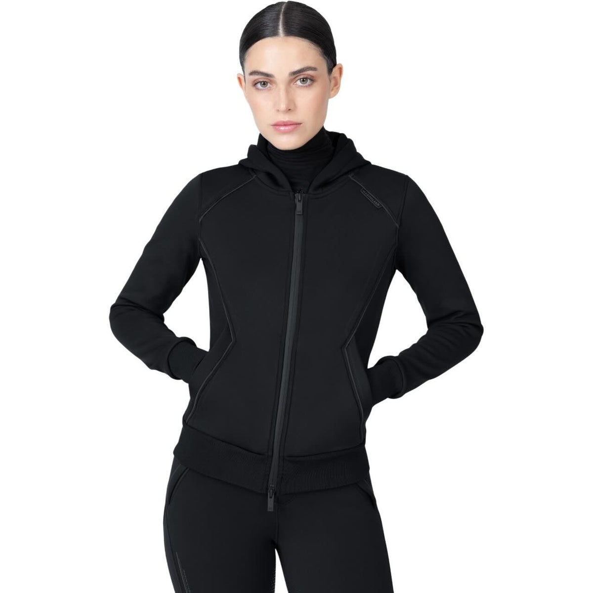 Maximilian Equestrian Sweatjacke Damen Arctic Zip-Hoodie, Schwarz, Model trägt die Jacke.