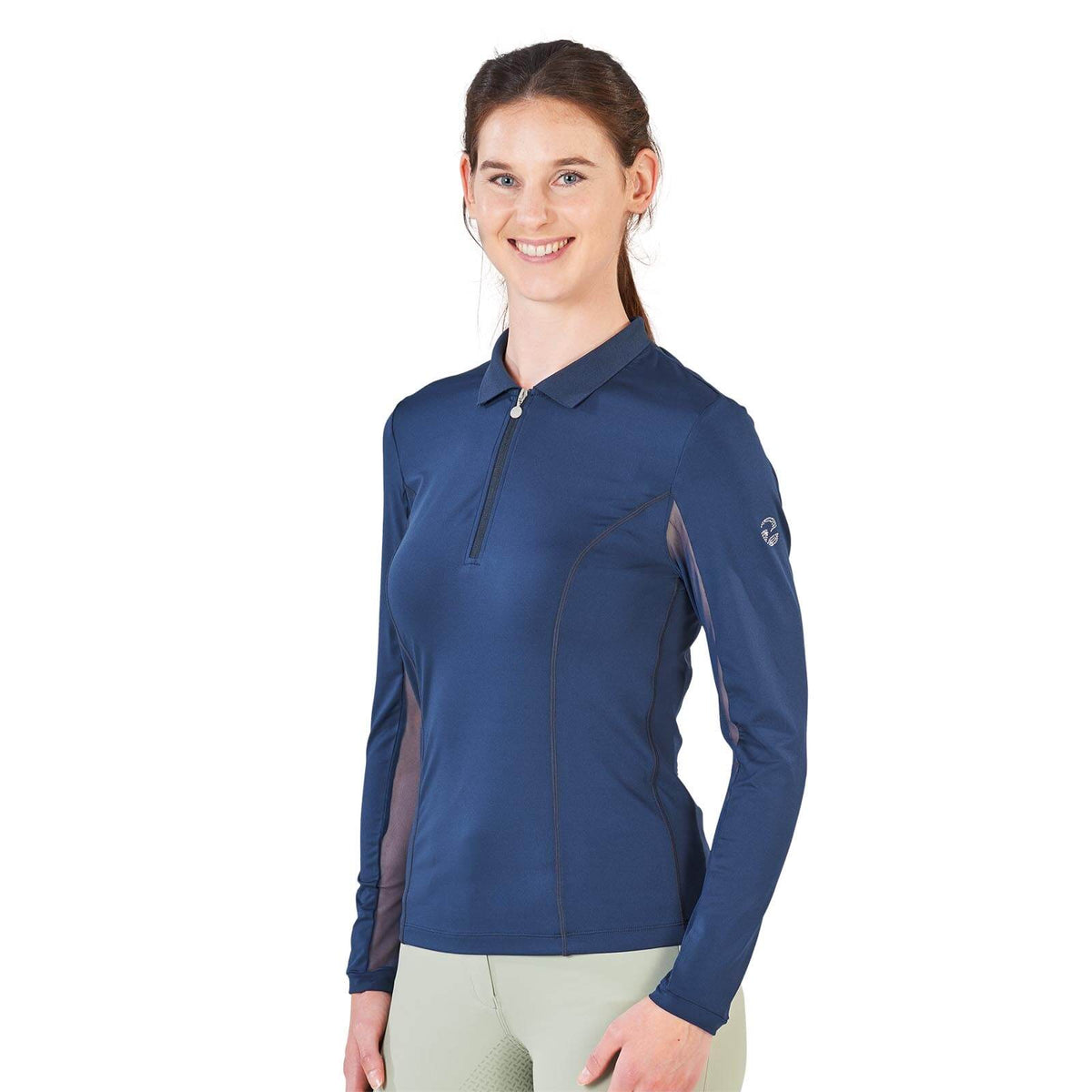Poloshirt Damen Langarm Erin Tech FS 2022, Navy, Modell trägt das Shirt.