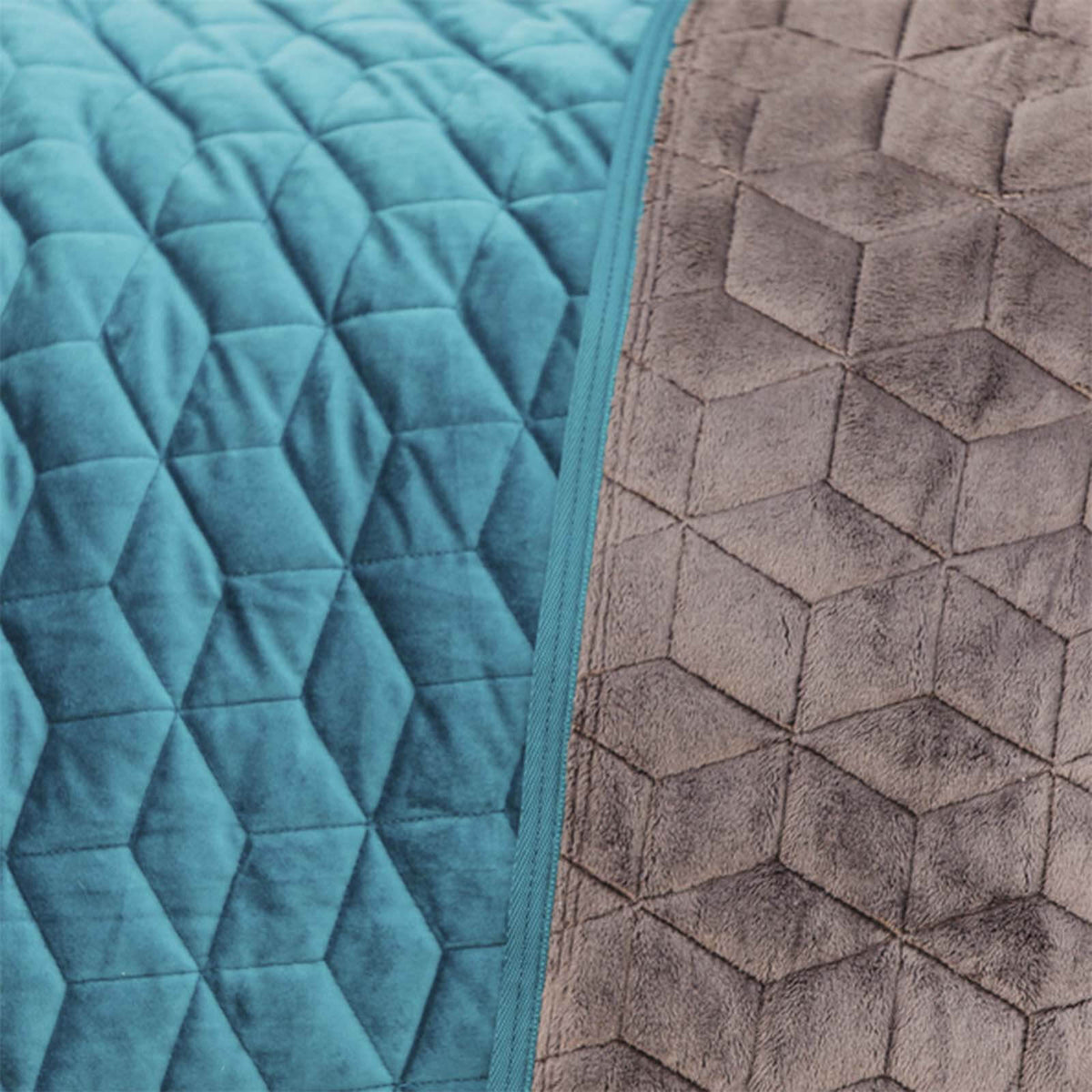 Kentucky Horsewear Turnierdecke 160g Show Rug Velvet Stalldecke, Blue, Detailaufnahme der Decke.