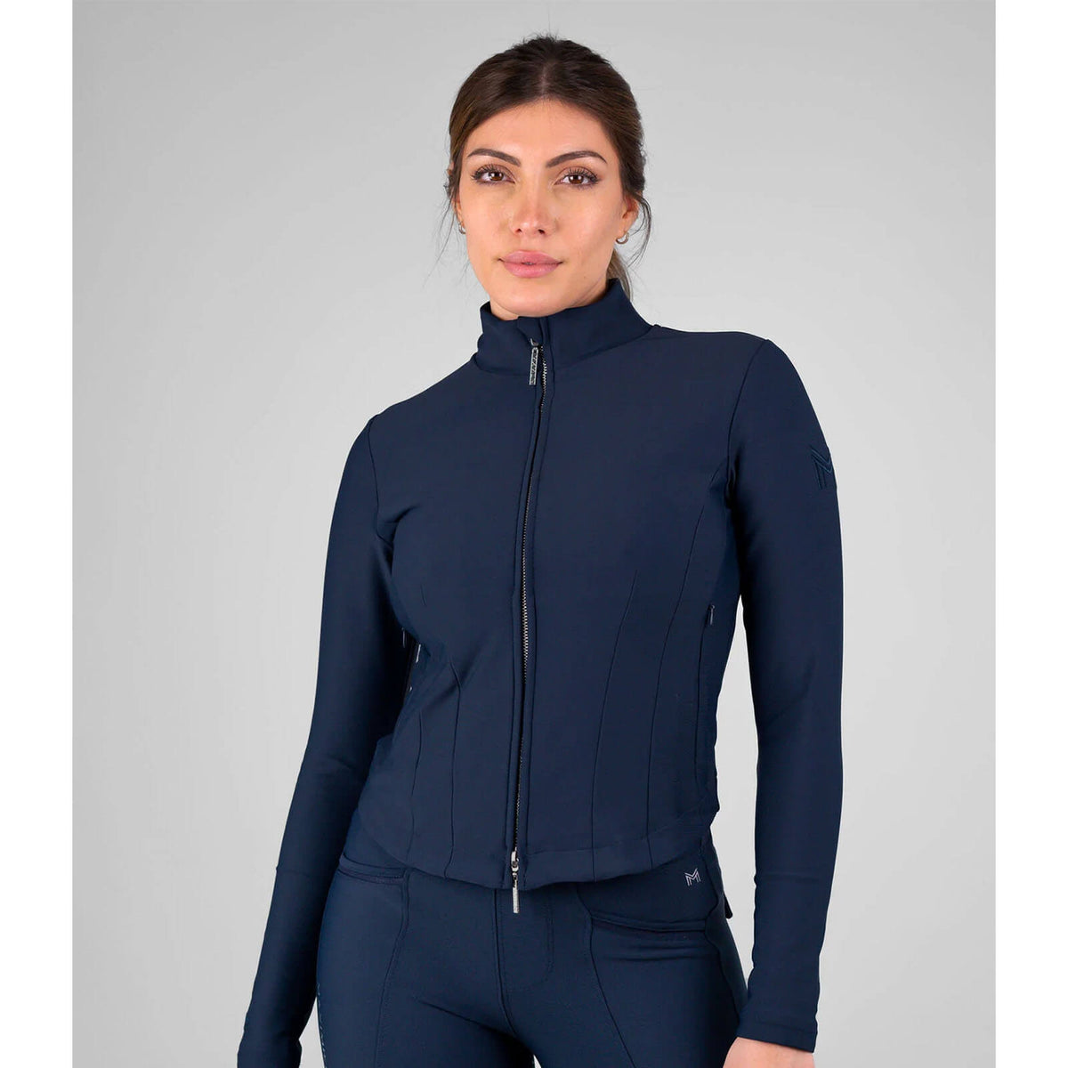 Jacke Damen Contour Sweatjacke, Navy, Frau trägt die Jacke.