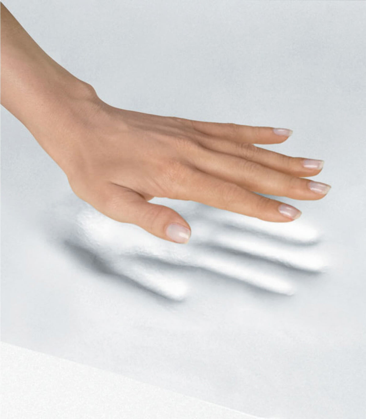Longiergurt- Unterlage Memory Schaum, weiße Unterlage mit Hand in Detailaufnahme.