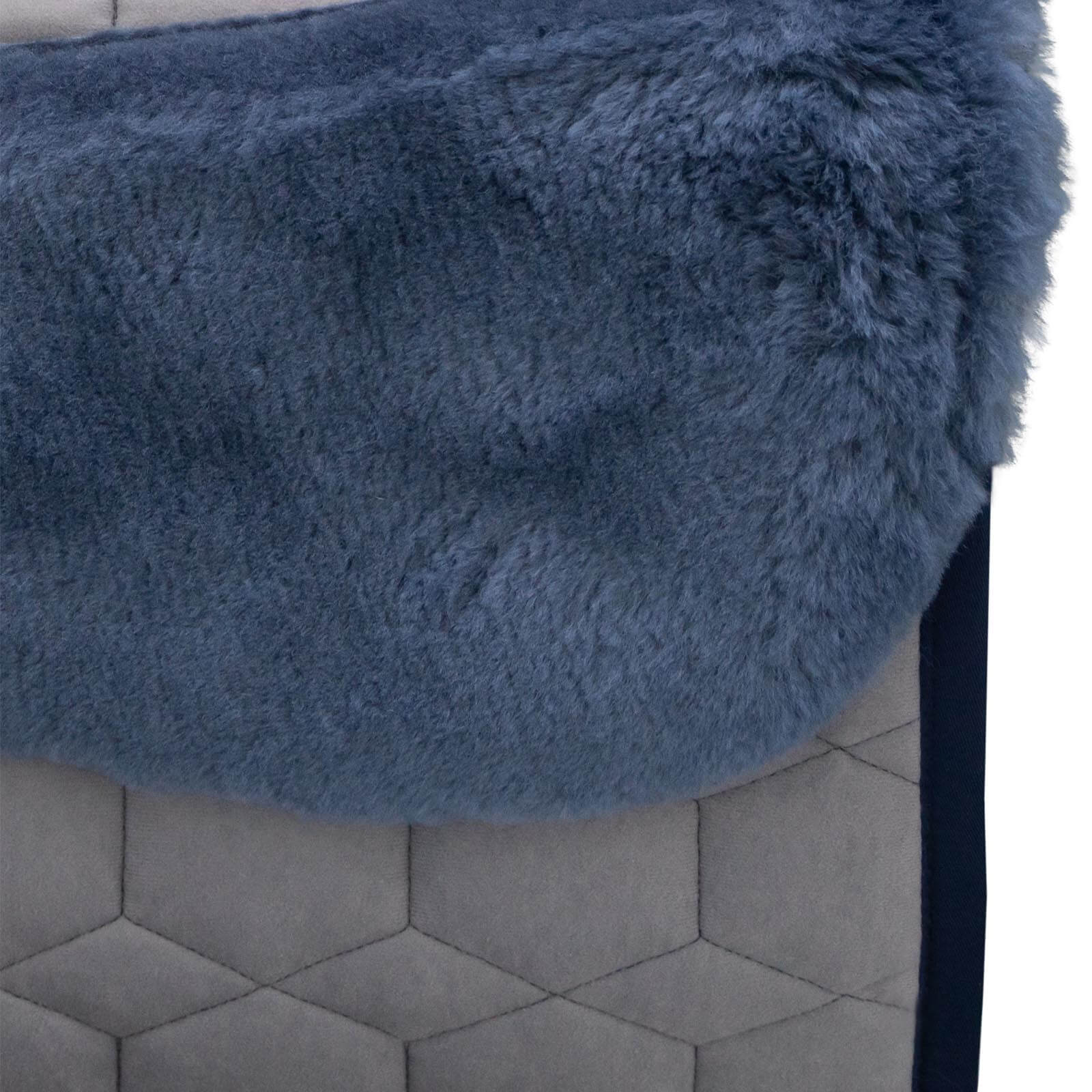 Schabracke Steppstoff-Glanz mit Lammfell Dressurschabracke