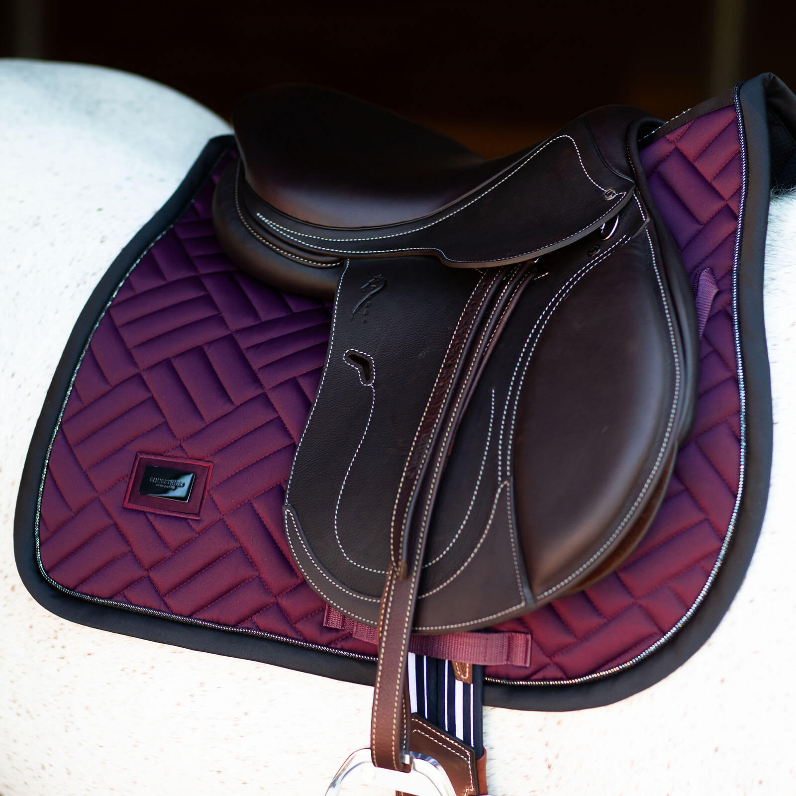 Springschabracke Jump Saddle Pad Modern Purple Night Schabracke
