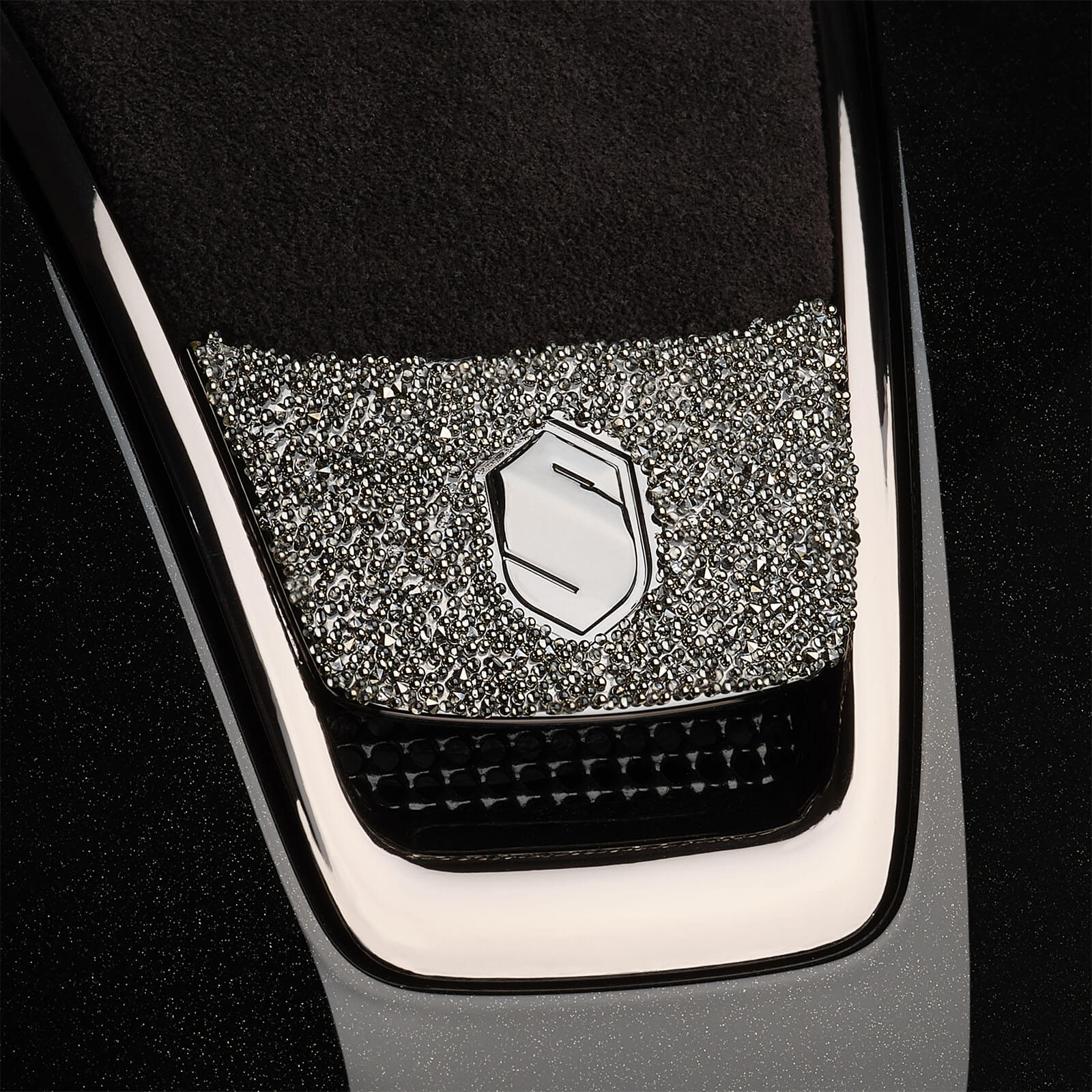 Reithelm Shadowglossy 2.0 Black Alcantara