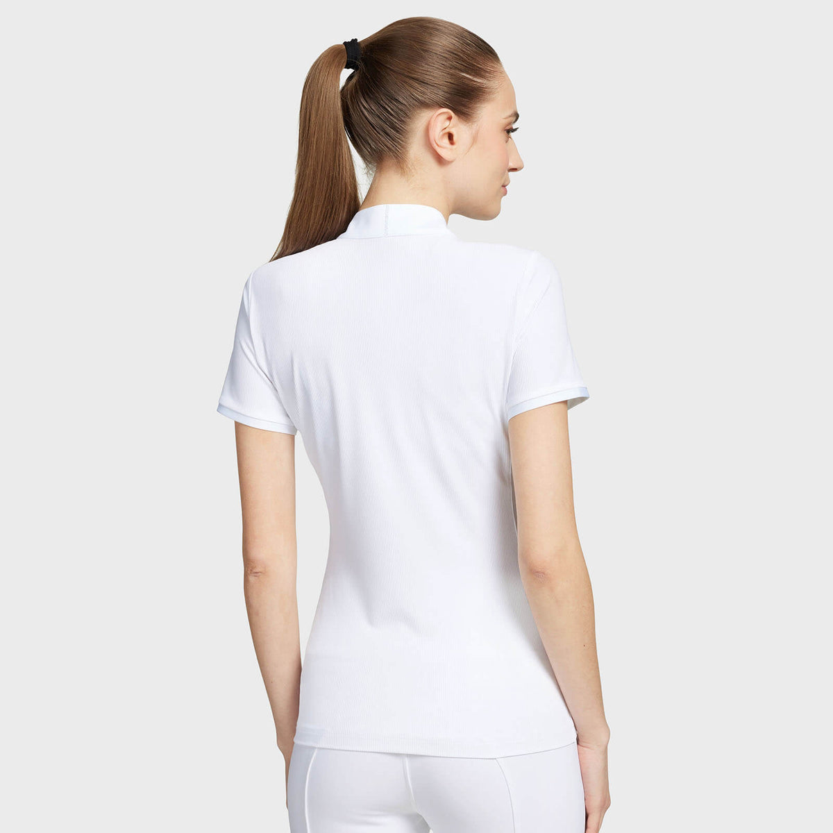 Turniershirt Damen Louane FS 2024 Short Sleeve, Weiß, Modell von hinten getragen.