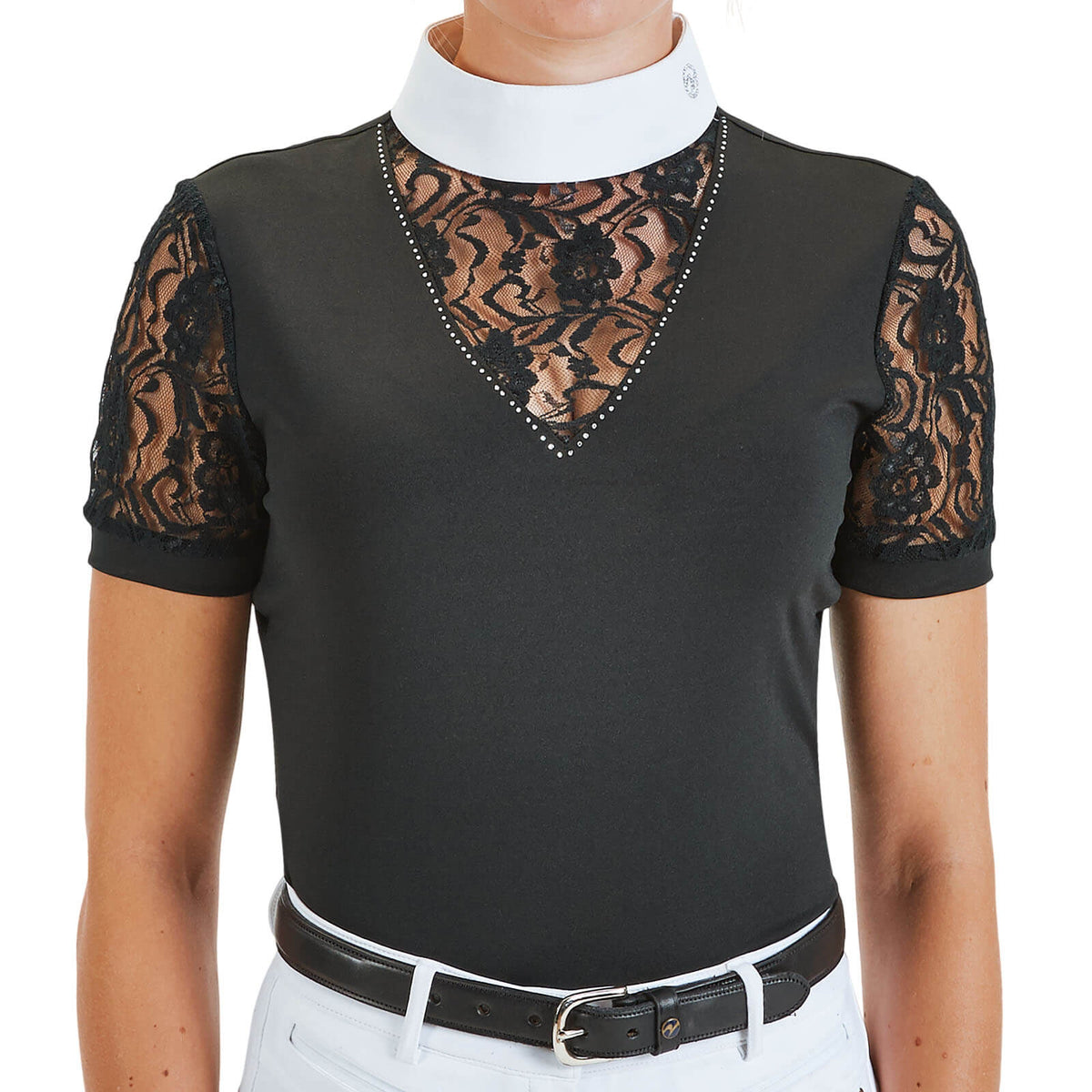 Turnier-Shirt Ravenna, Schwarz, Person trägt das Shirt mit Spitze und Strass am V-Ausschnitt.