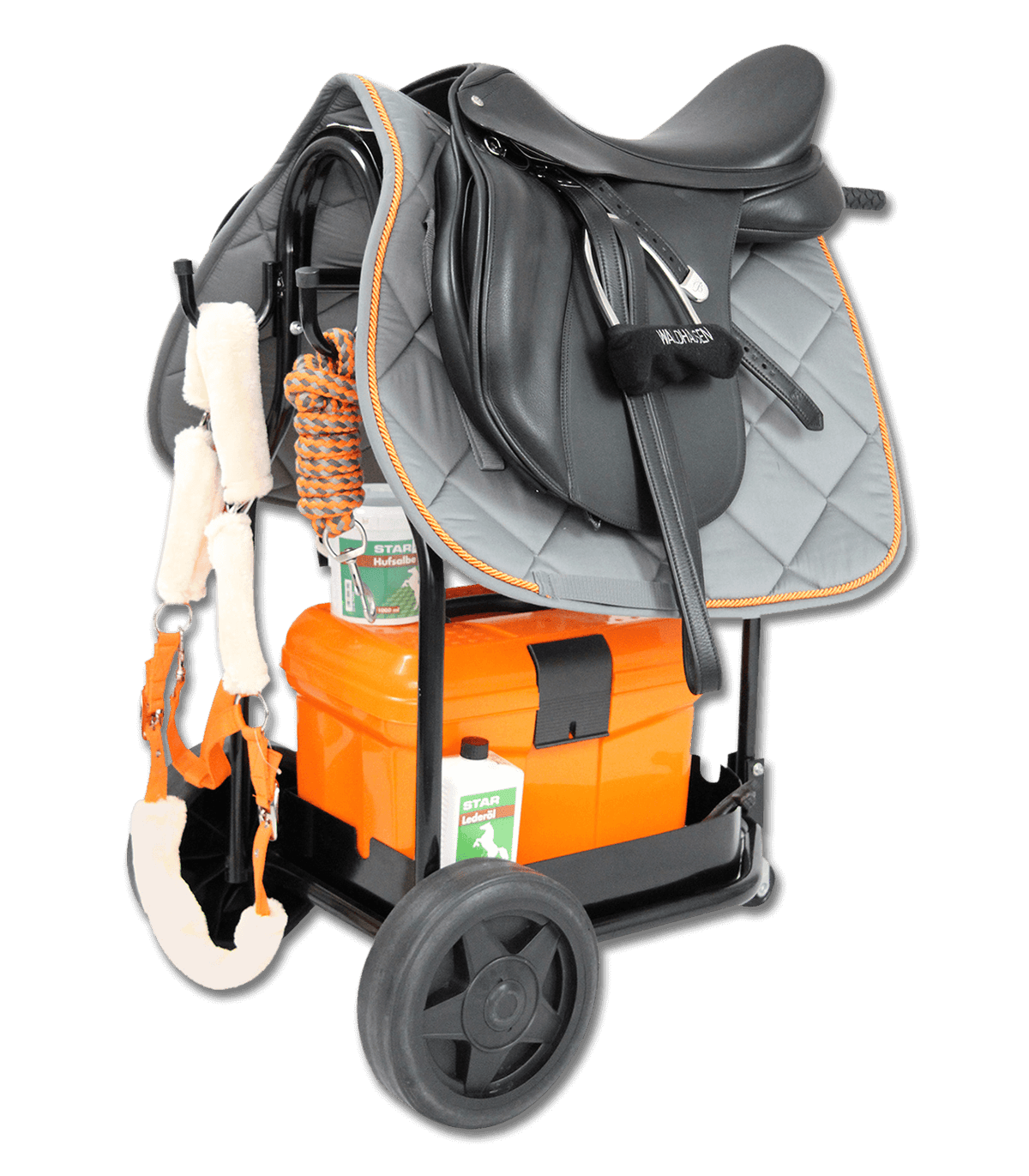 Waldhausen Sattelcaddy Stall-Carry Basket Sattelwagen, Schwarz, Produkt mit Sattel und Zubehör.