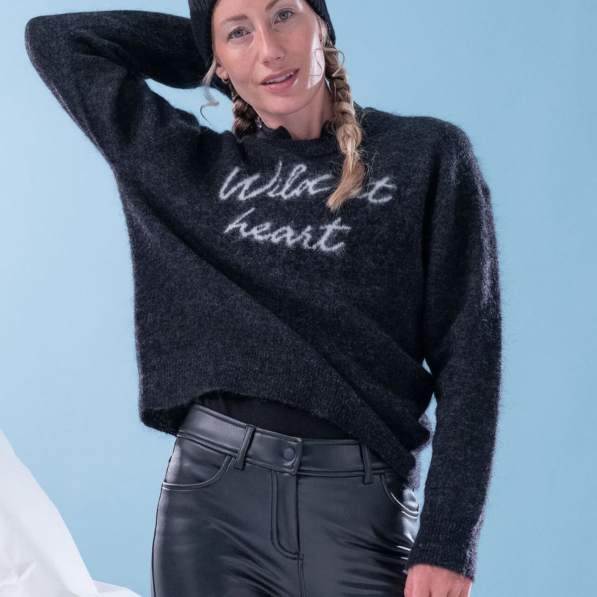 PS of Sweden Pullover Damen Quote Mohair Mix Sweater Holiday 2024 Strickpullover, Black, Person trägt den Pullover.