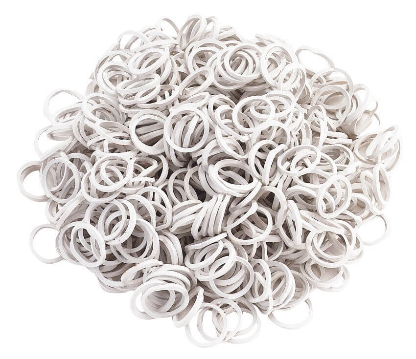 Mähnengummis Einflechtgummis, Weiß, Produkt allein auf weißem Hintergrund.