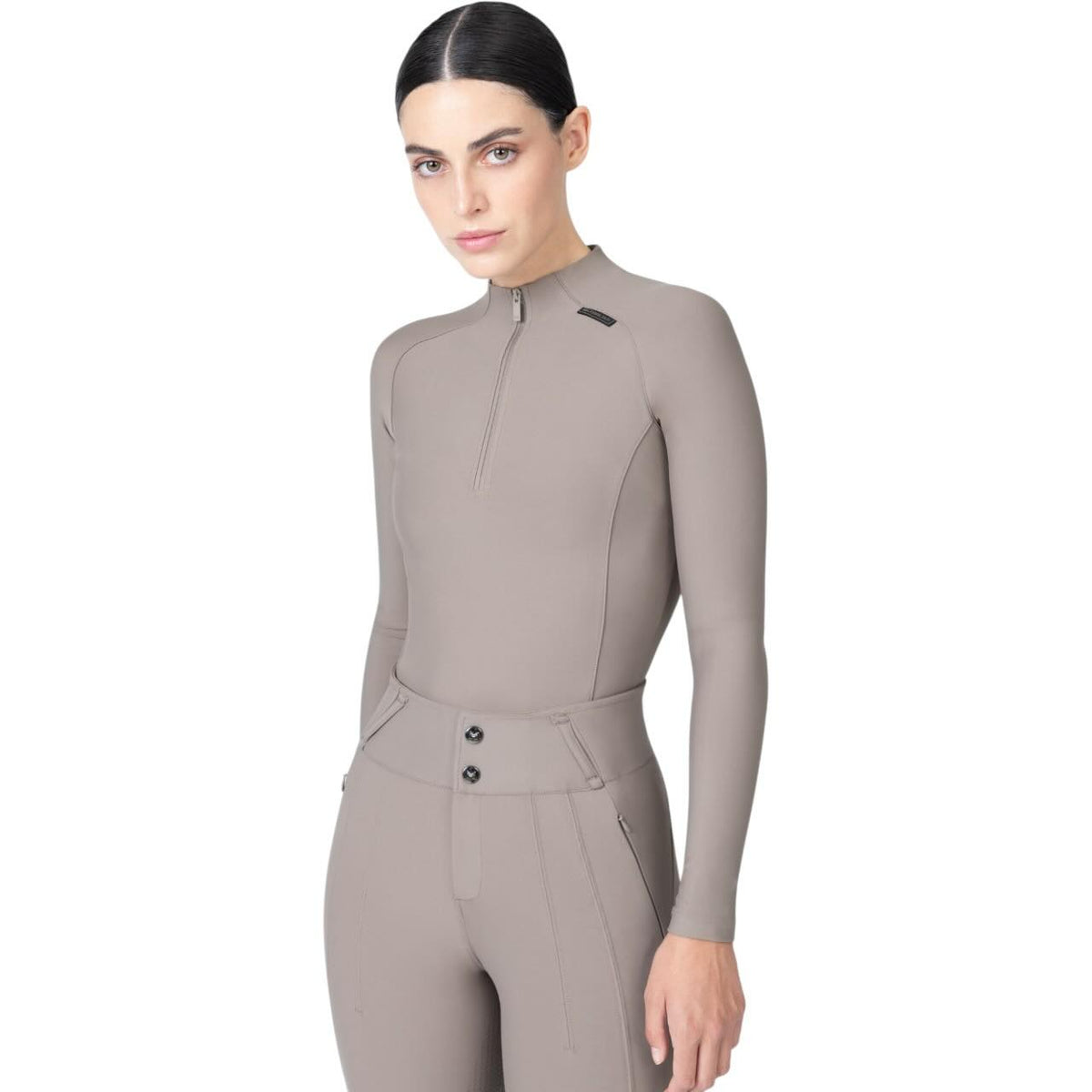 Maximilian Equestrian Baselayer Damen Langarm Origin Longsleeve, Taupe, Person trägt das Produkt.