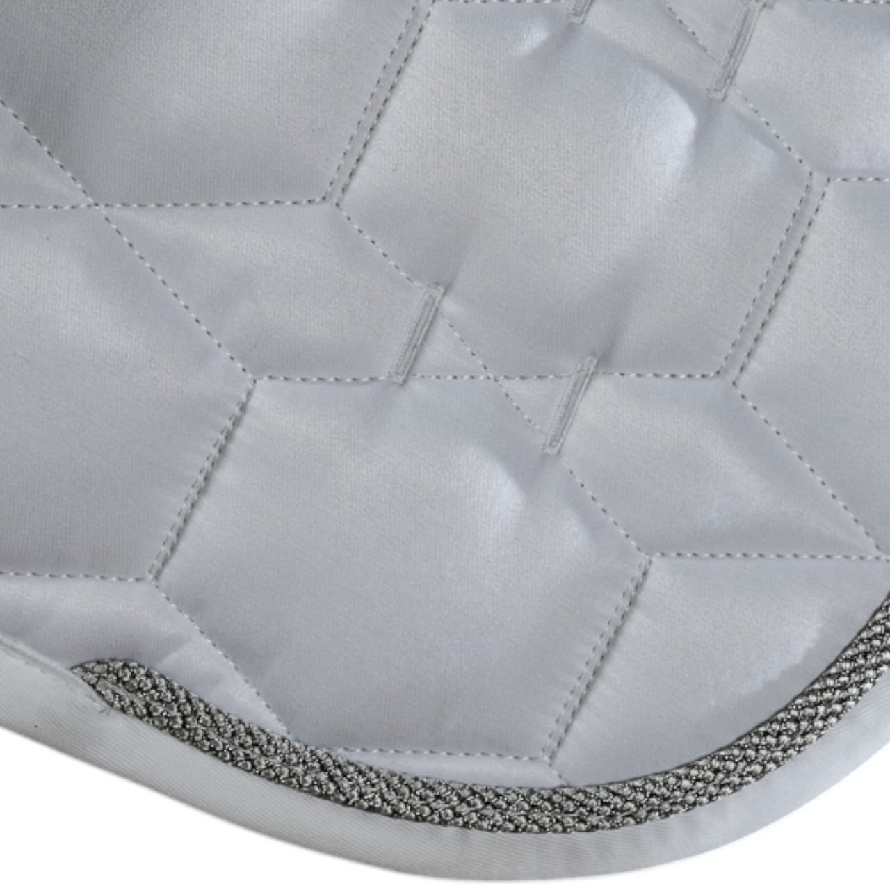 Dressurschabracke Konfiguration Eurofit Weiß mit Aluminium Kordel Turnierschabracke