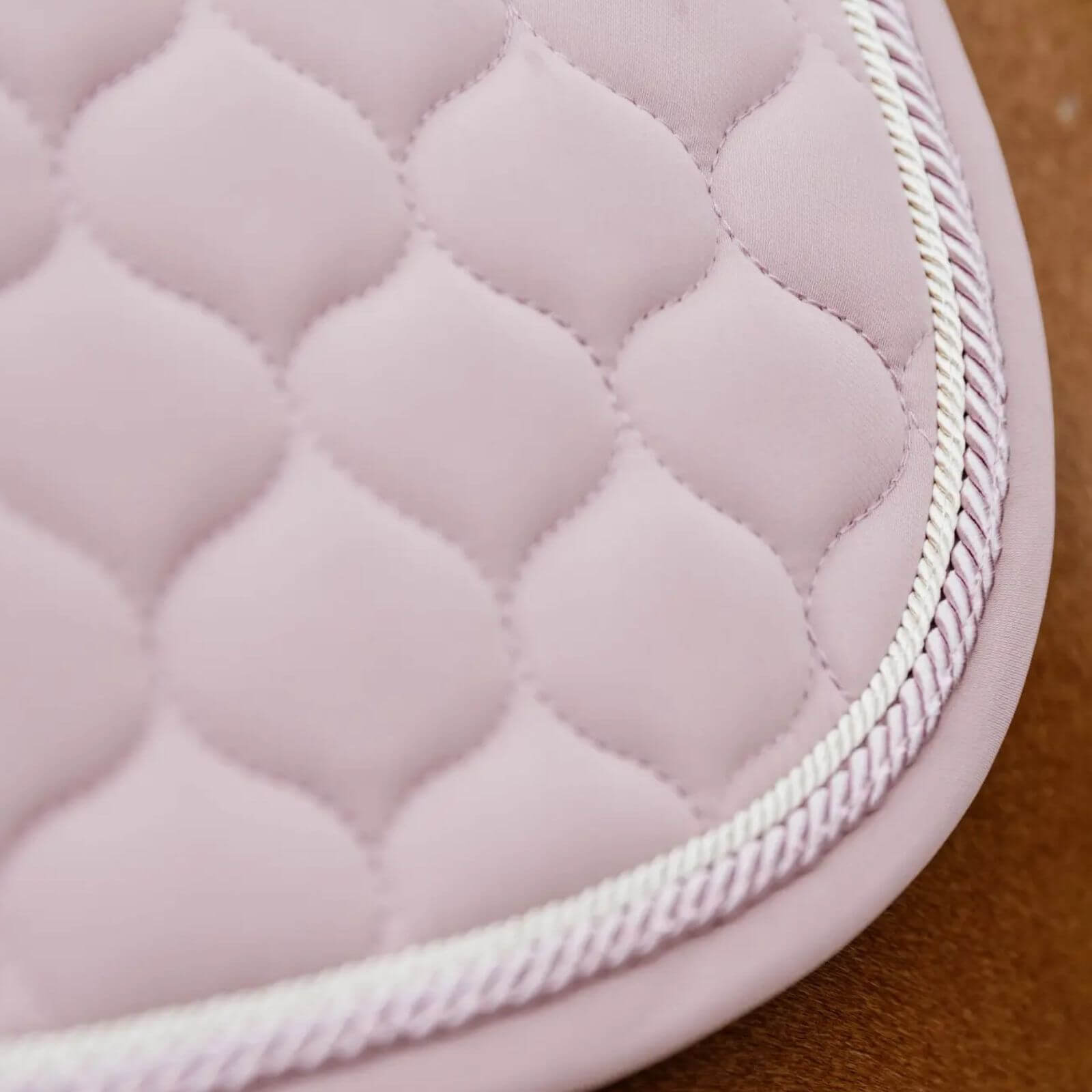 Dressurschabracke Onion Quilt Rubber Logo Schabracke