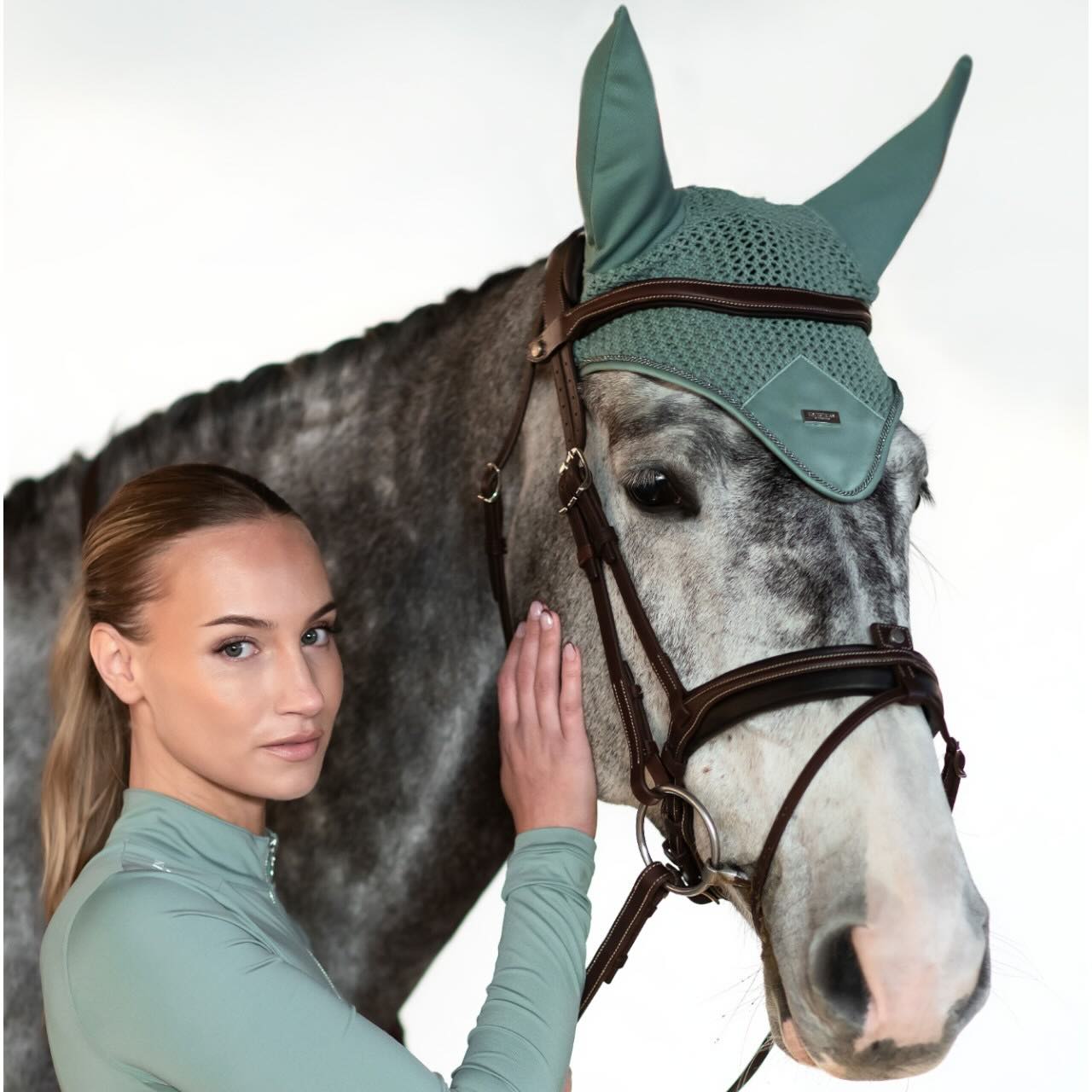Equestrian Stockholm Fliegenhaube Mint Green Fliegenmütze, Mint Green, am Pferd getragen.