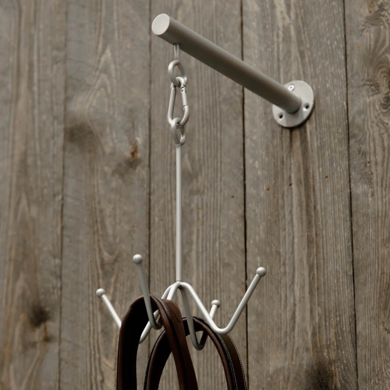 Trensenhalter mit 4 Haken Wandbefestigung