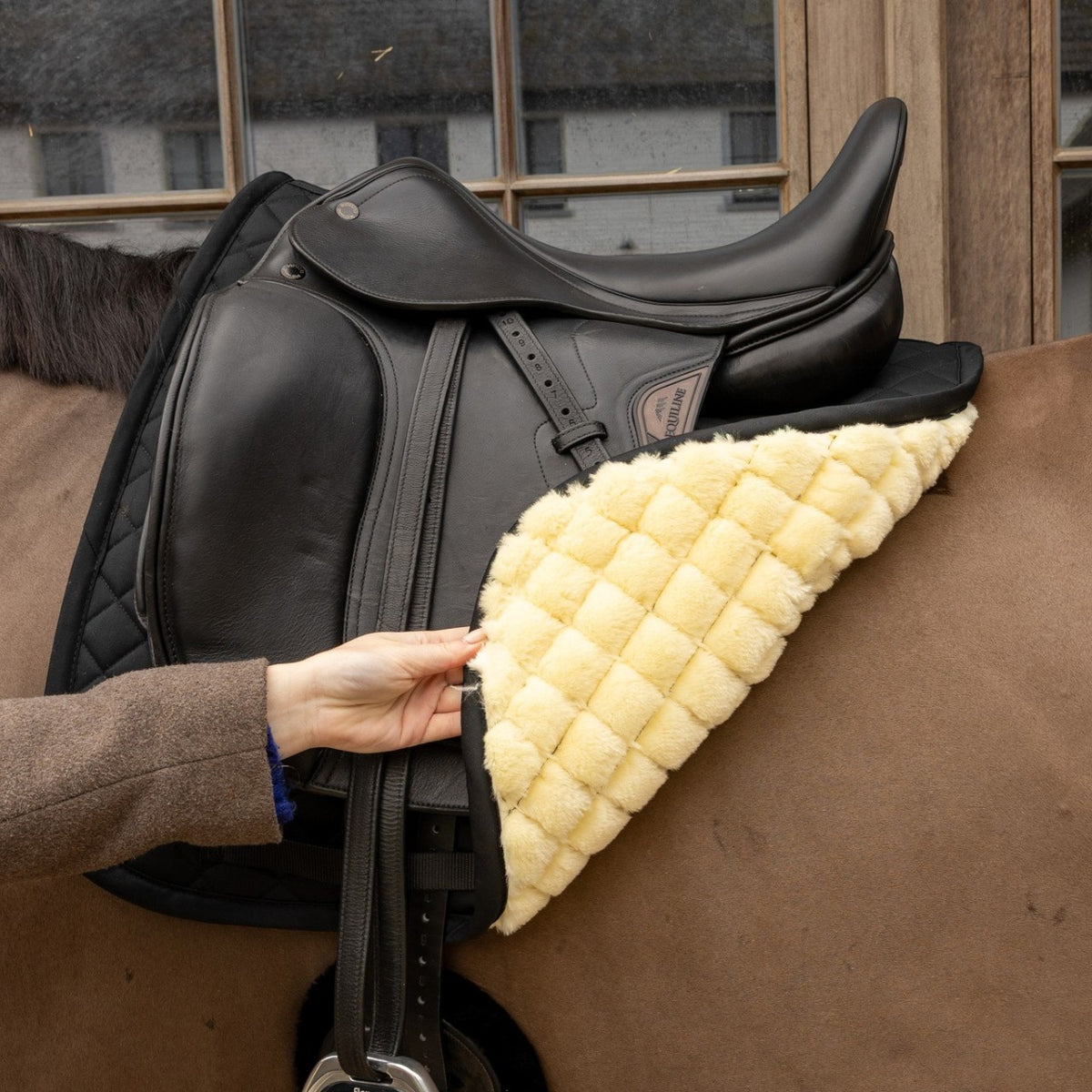 Tapis de selle de dressage Skin Friendly avec peau de mouton Diamond