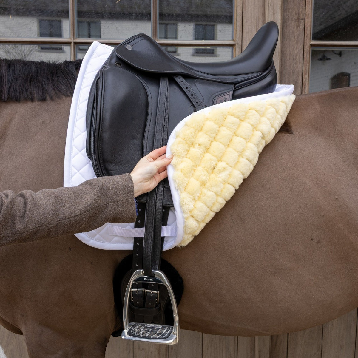 Tapis de selle de dressage Skin Friendly avec peau de mouton Diamond