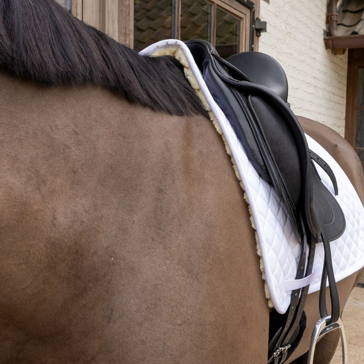 Tapis de selle de dressage Skin Friendly avec peau de mouton Diamond