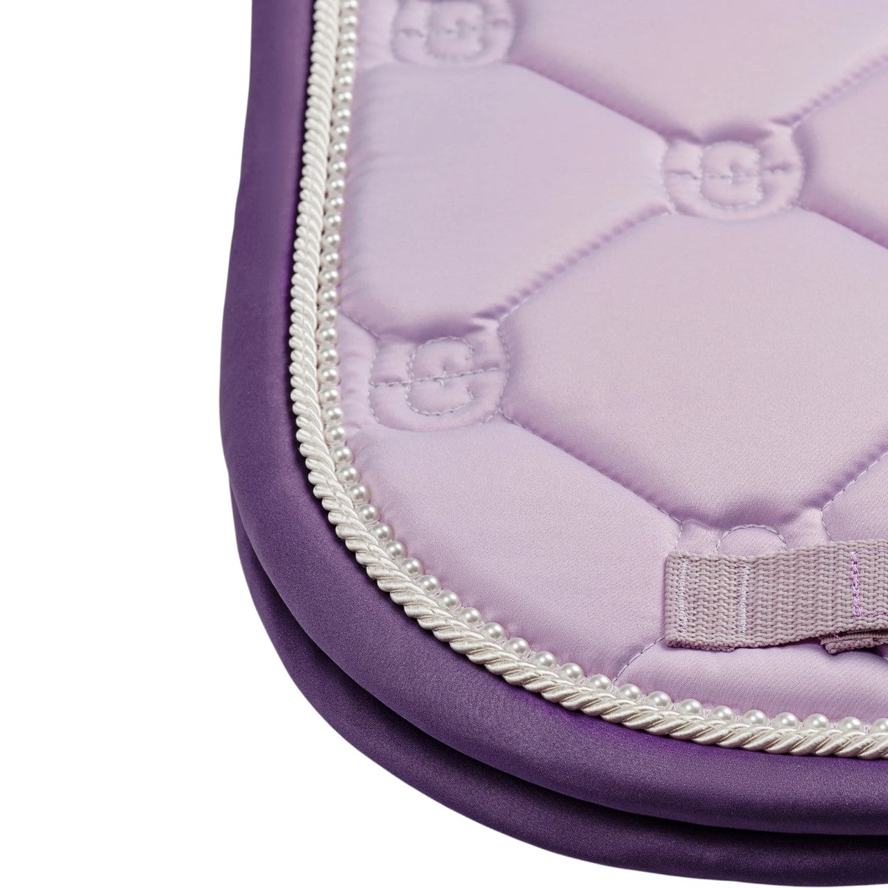 Equestrian Stockholm Dressurschabracke Lavender Pearl Schabracke, Lila, Detailaufnahme der Schabracke.