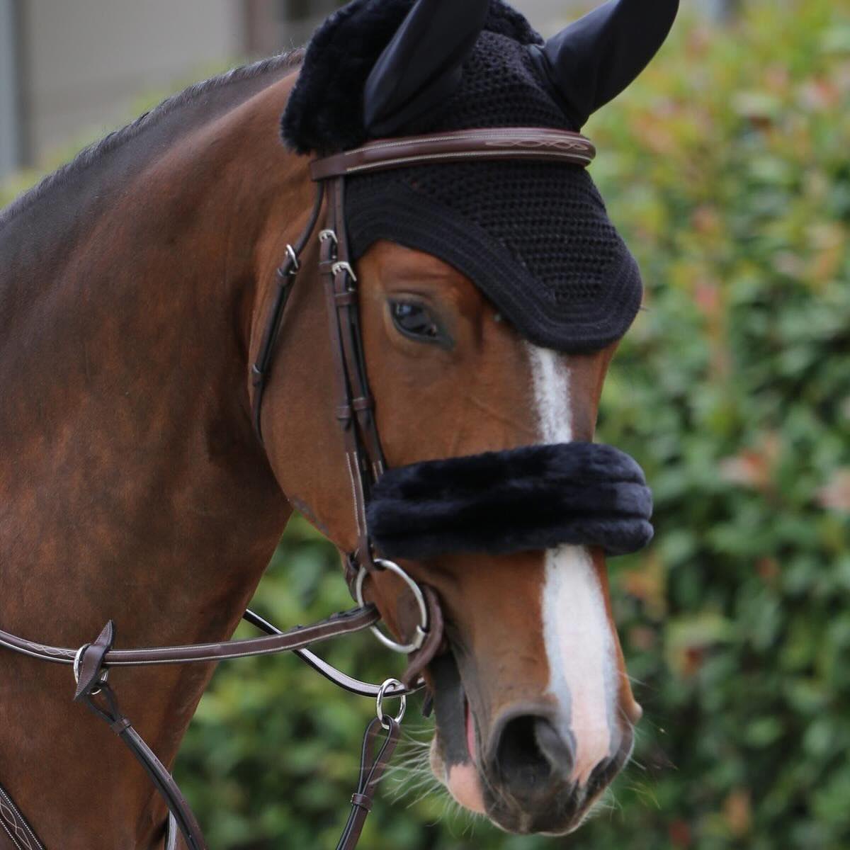 Nasenriemenschoner Lammfell mit Klettverschluss