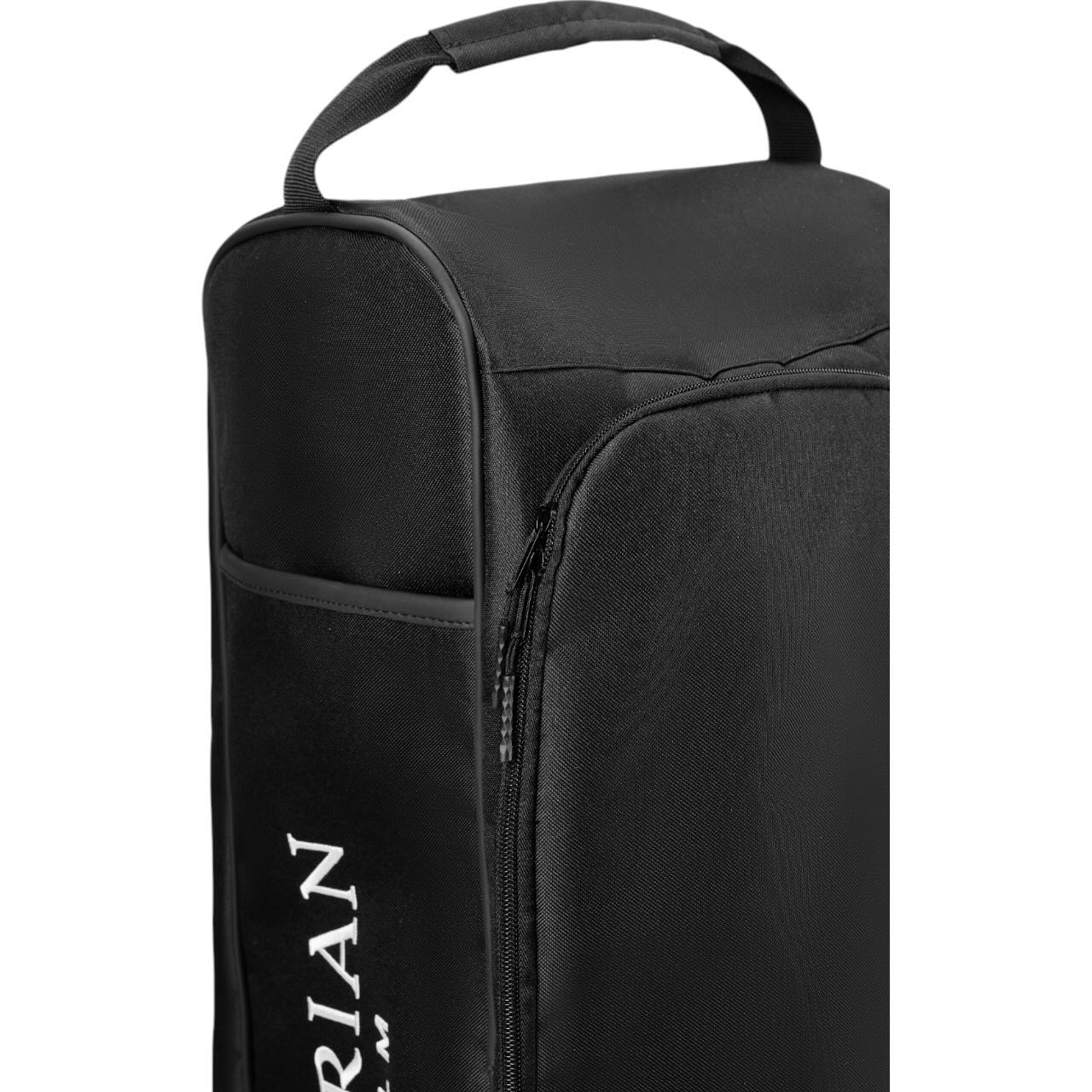 Stiefeltasche Boot Bag Tasche, Schwarz, Detailaufnahme der Tasche auf weißem Hintergrund.