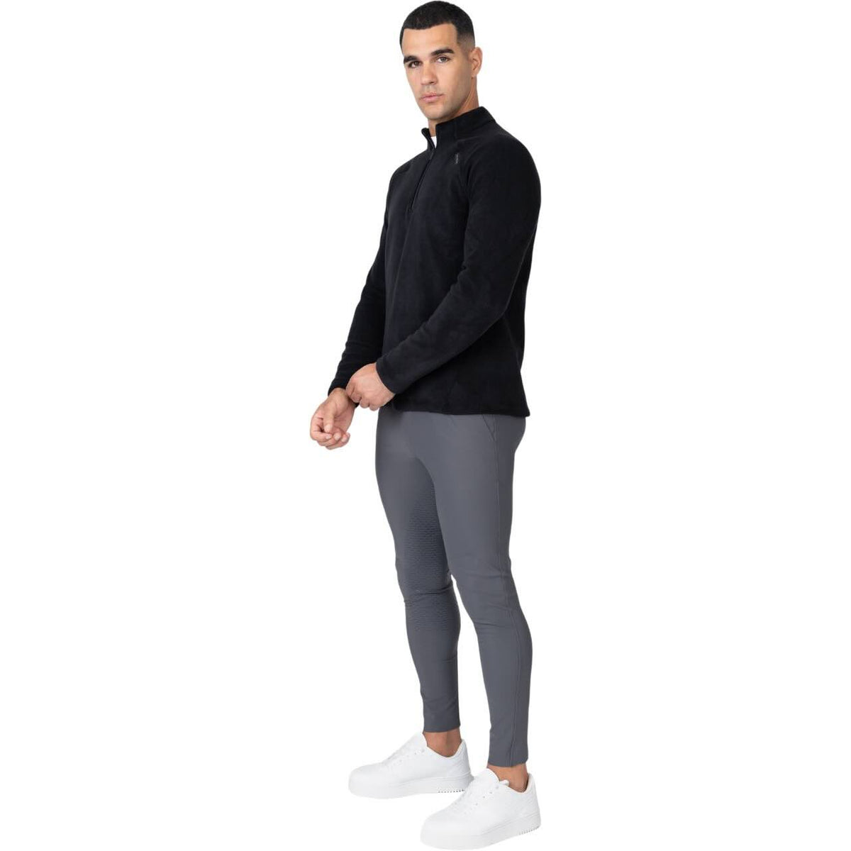 Sweatshirt Unisex Versa Fleece Half-Zip, Schwarz, Mann trägt das Produkt.