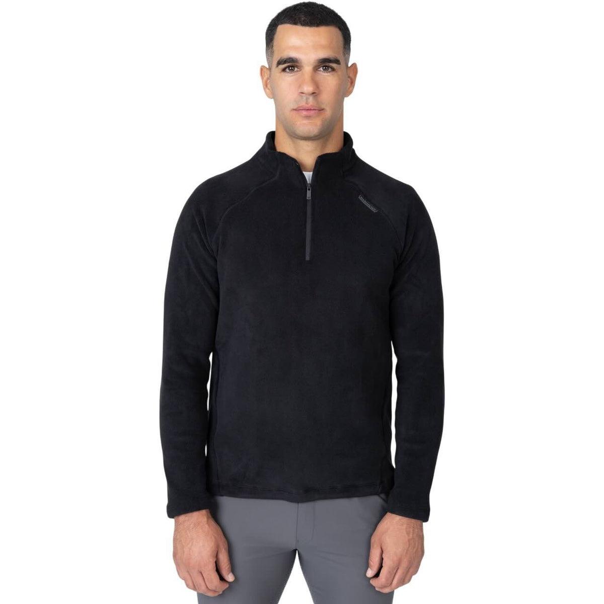 Maximilian Equestrian Sweatshirt Unisex Versa Fleece Half-Zip, Schwarz, Person trägt das Produkt.