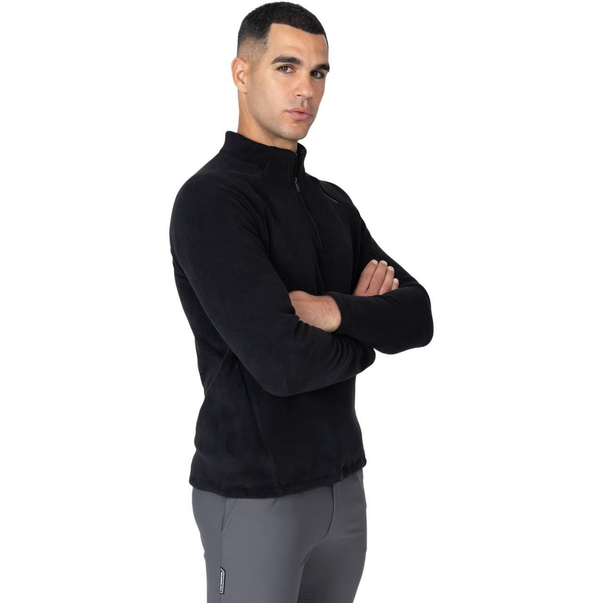 Sweatshirt Unisex Versa Fleece Half-Zip, Schwarz, Mann trägt das Produkt.