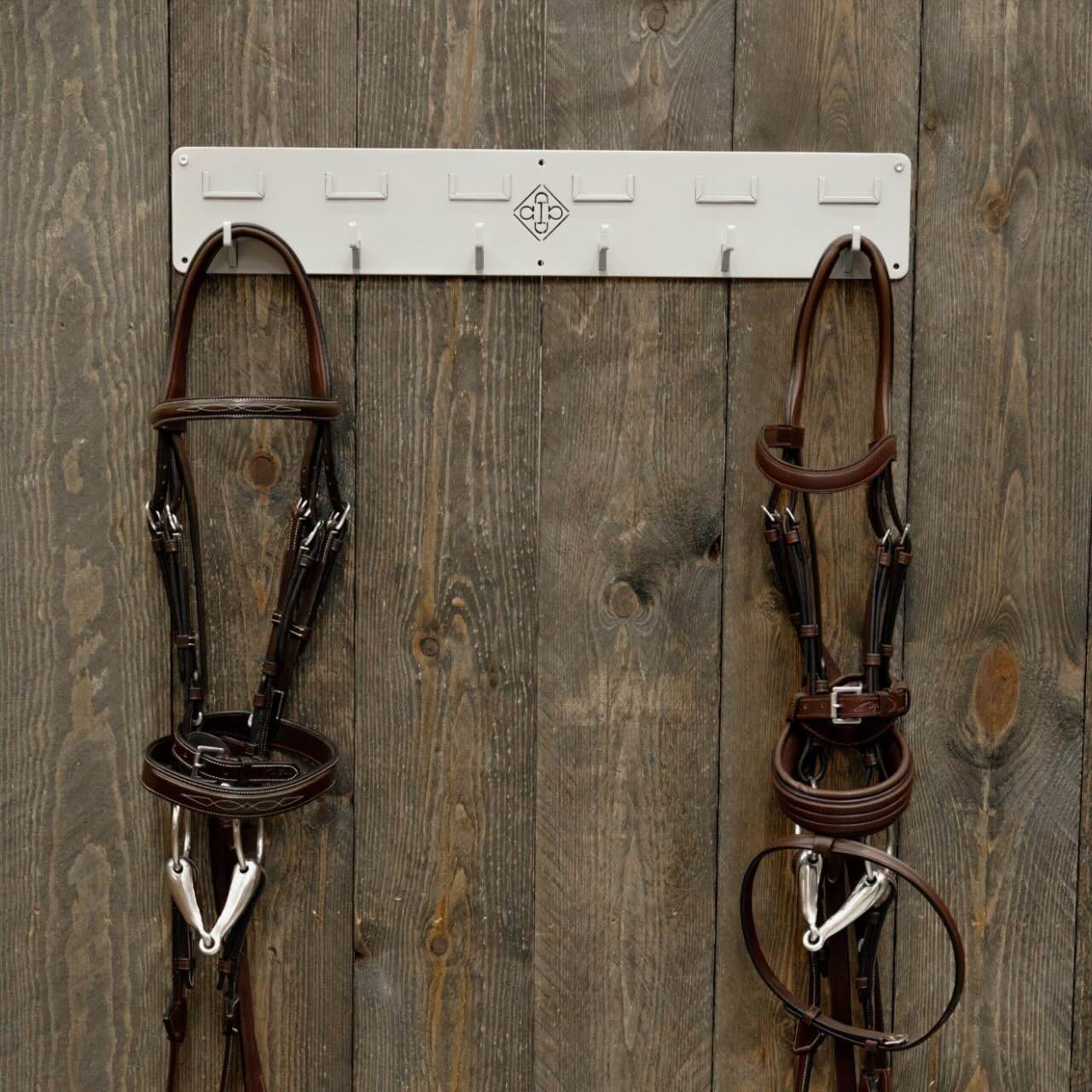 Trensenhalter mit 6 Haken und Namensschild Halter
