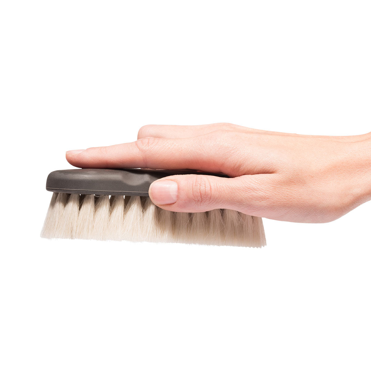 Animalon Gesichtsbürste Ziegenhaar Staubbürste weiche Borsten, Detailaufnahme in Hand.