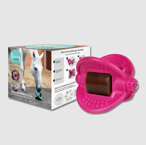 Bizzy Ball Leckstein Halterung Pferd, Pink, Produkt und Verpackung auf weißem Hintergrund.
