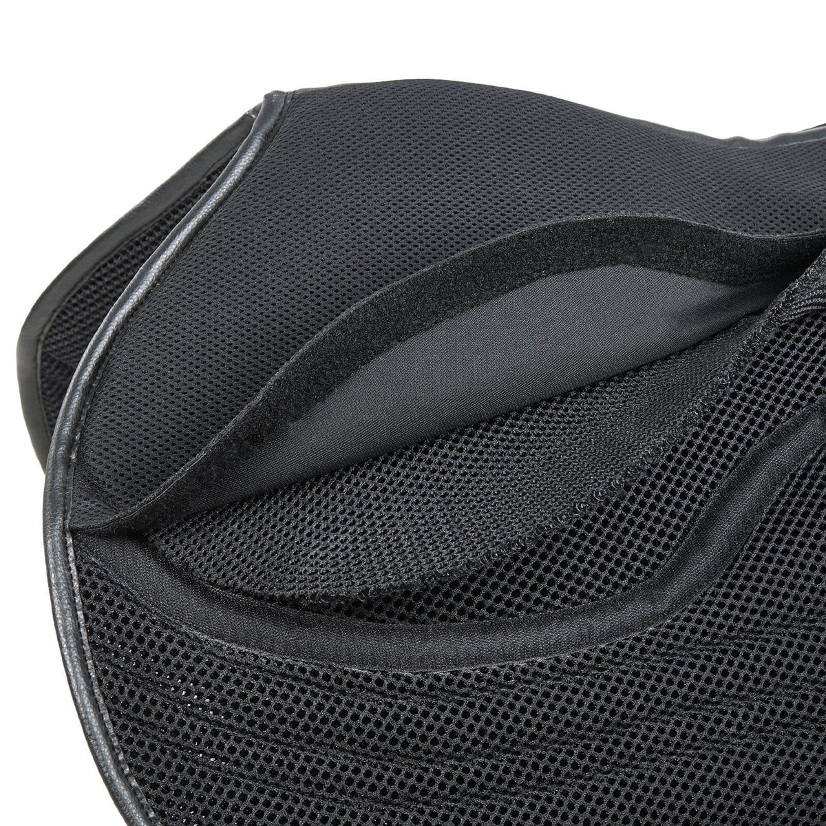 Schabracke Springen 3D Air Effect Flexi Springschabracke, Schwarz, Detailaufnahme der Sattellage.