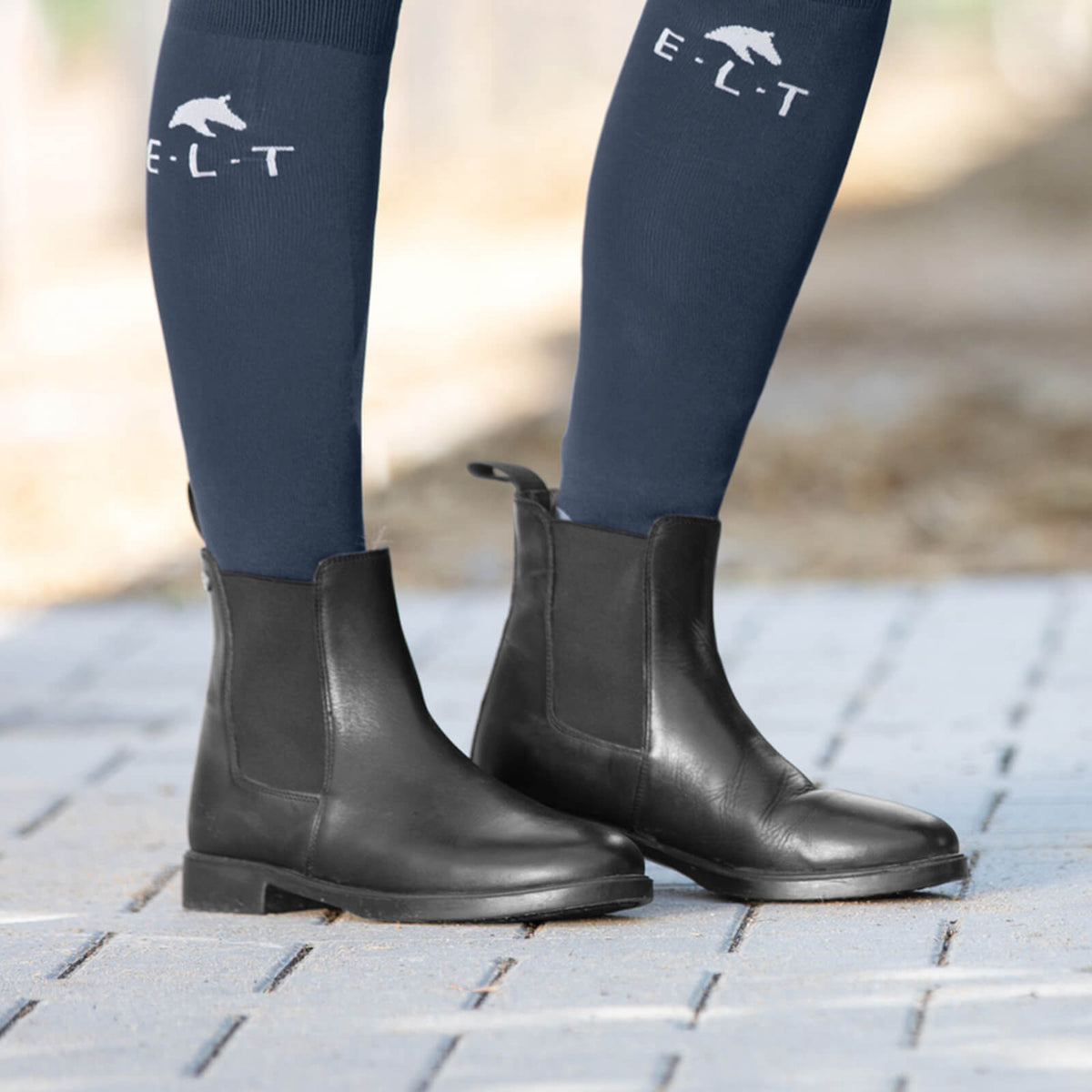 E.L.T Jodhpurstiefelette Classic Reitstiefeletten, Schwarz, an Person getragen.