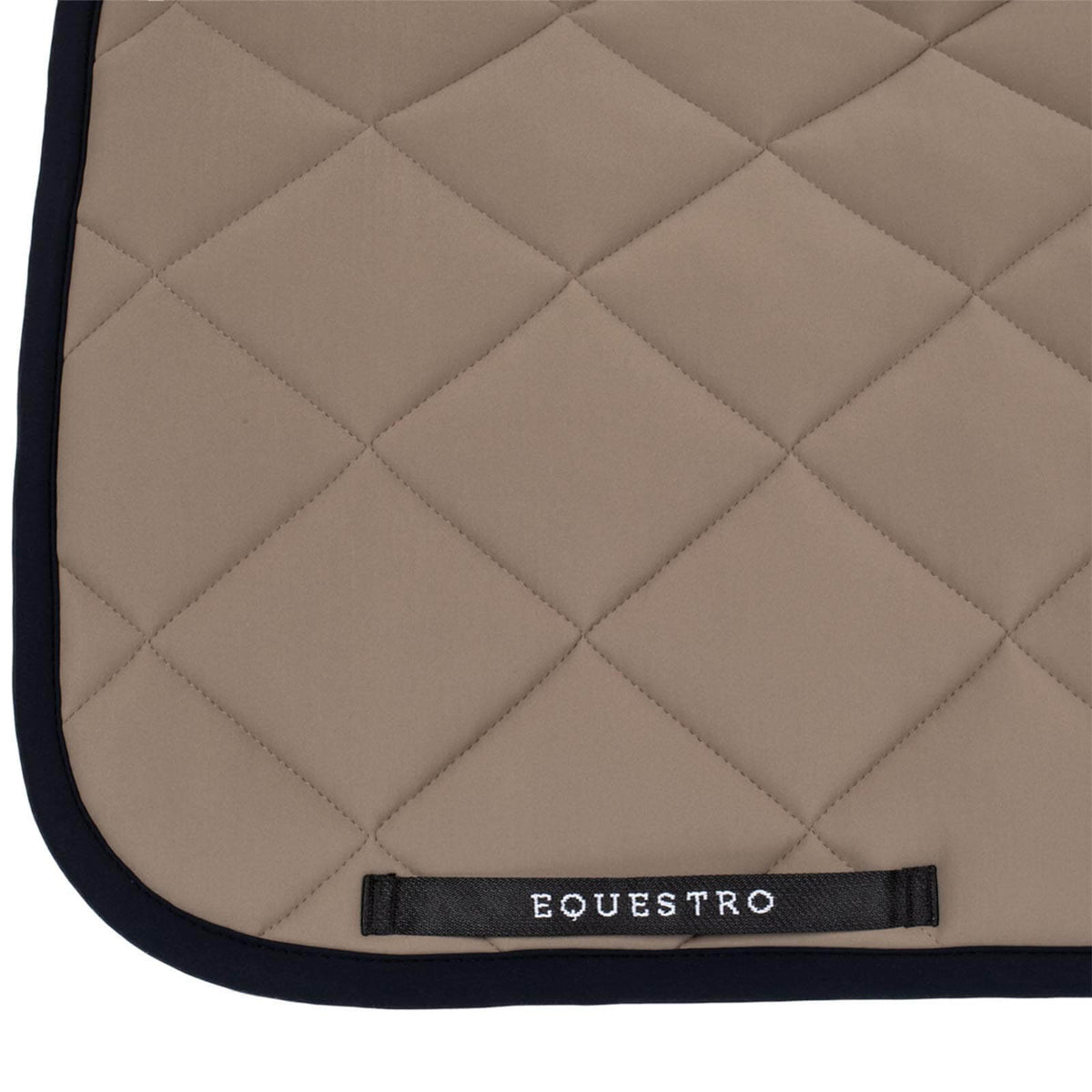 Equestro Schabracke Dressur Technical Fabric Black Line Dressurschabracke, Beige, Detailaufnahme der Schabracke.