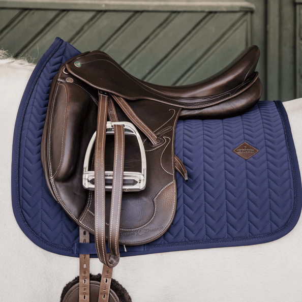 Dressurschabracke Fishbone Sattelunterlage